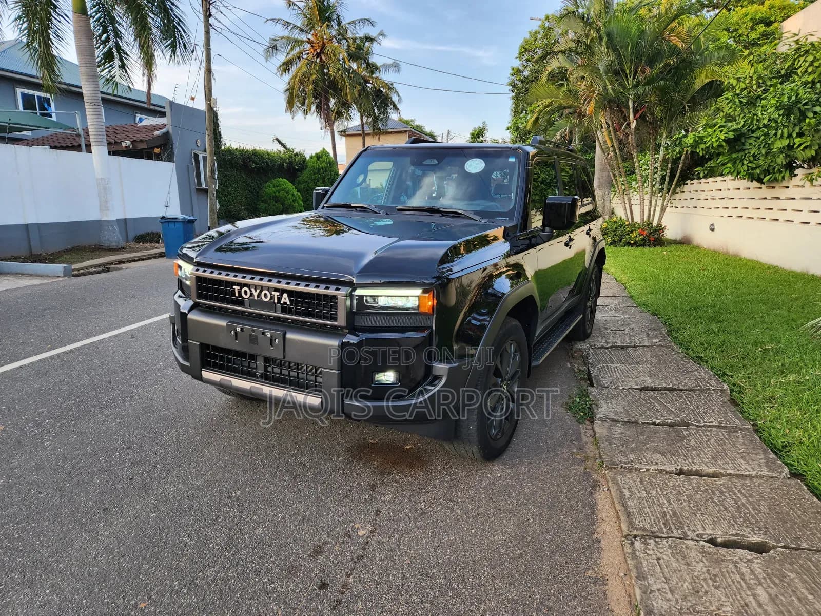 Toyota Land Cruiser Black-first-image